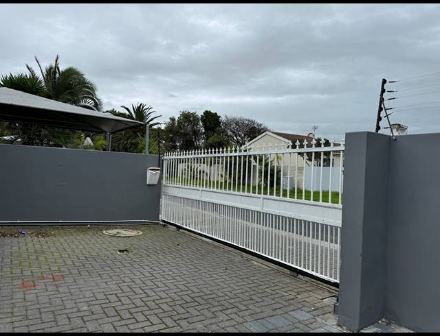 5 BEDROOM FREESTANDING FOR SALE IN TABLE VIEW
